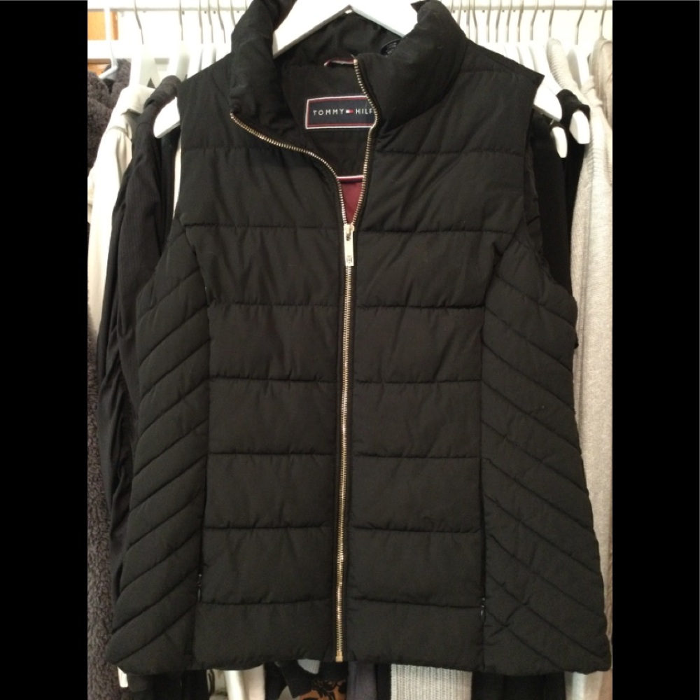 Tommy Hilfiger black puffer vest gold zipper size medium